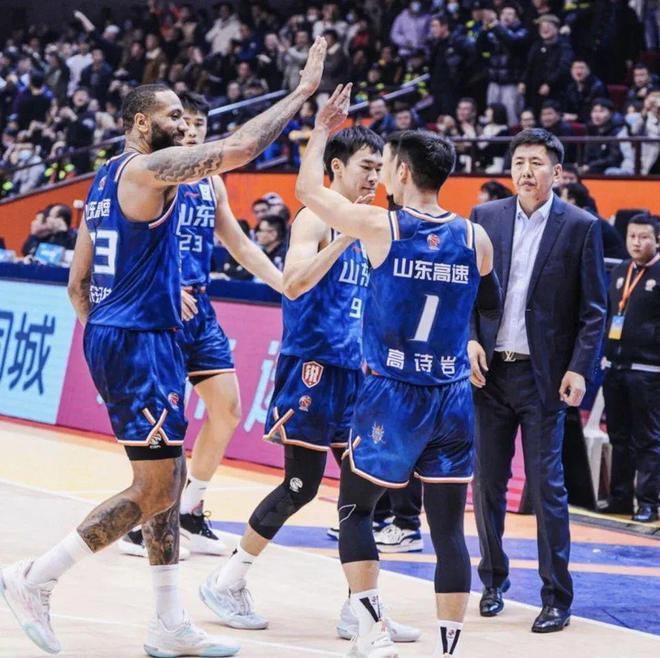 包含鹧鸪队大胜对手，成功晋级下一轮季后赛的词条