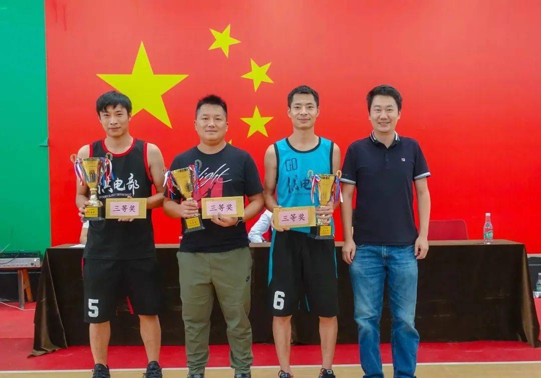 包含精湛技术与无畏精神，将影响比赛的胜负走向的词条